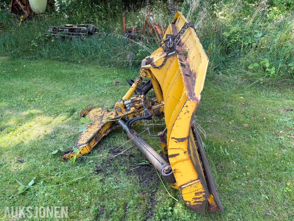 1982 Stiansen & Øya brøyteskjær 2500 med Brøyteramme til traktor