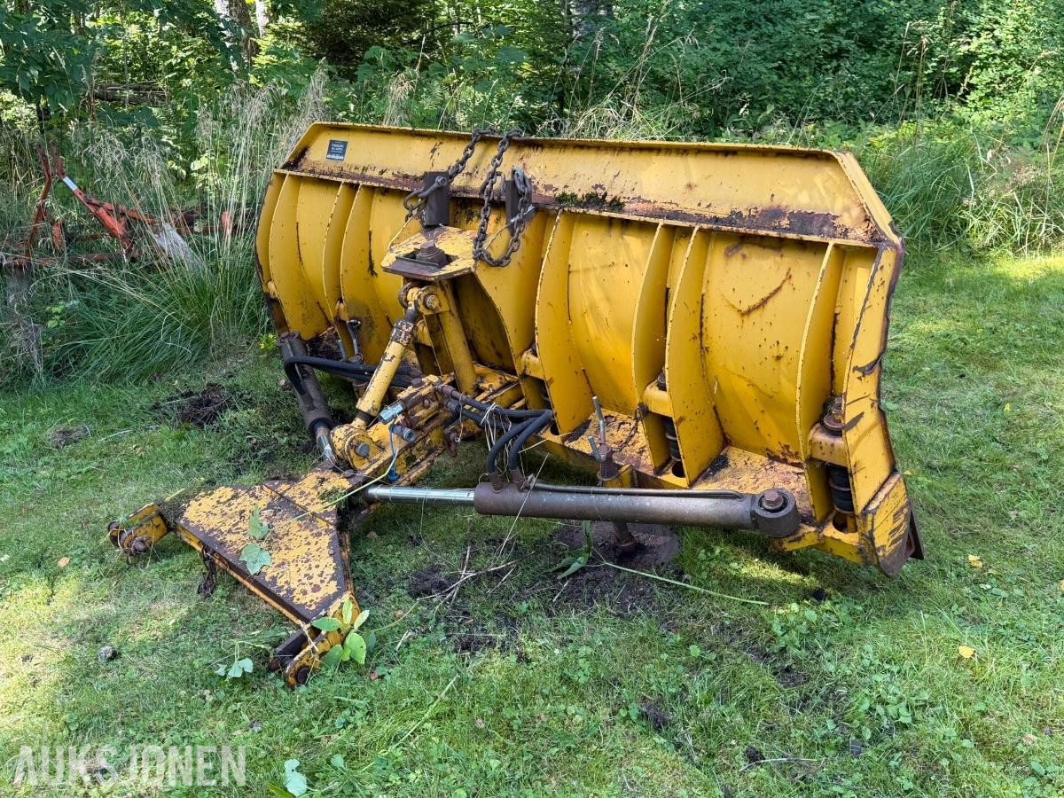 1982 Stiansen & Øya brøyteskjær 2500 med Brøyteramme til traktor