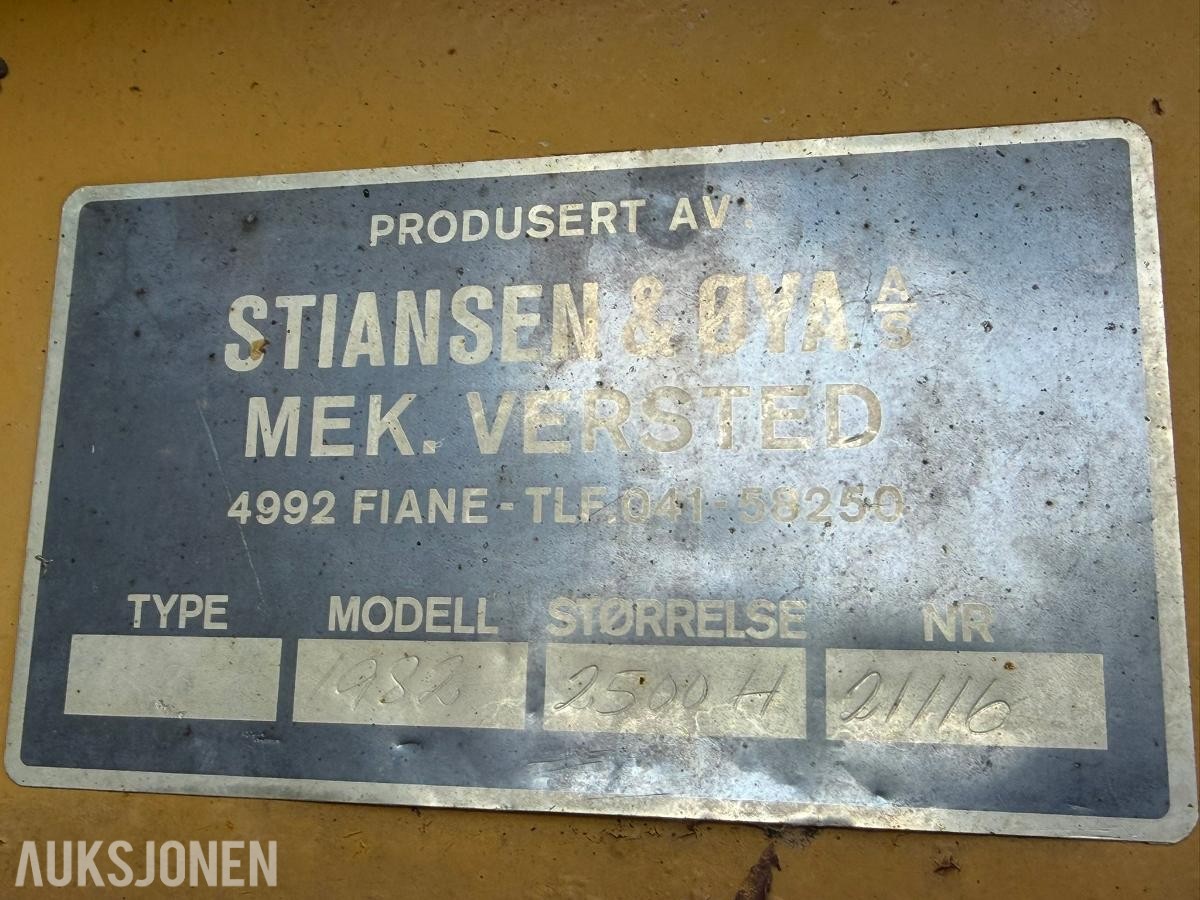 1982 Stiansen & Øya brøyteskjær 2500 med Brøyteramme til traktor