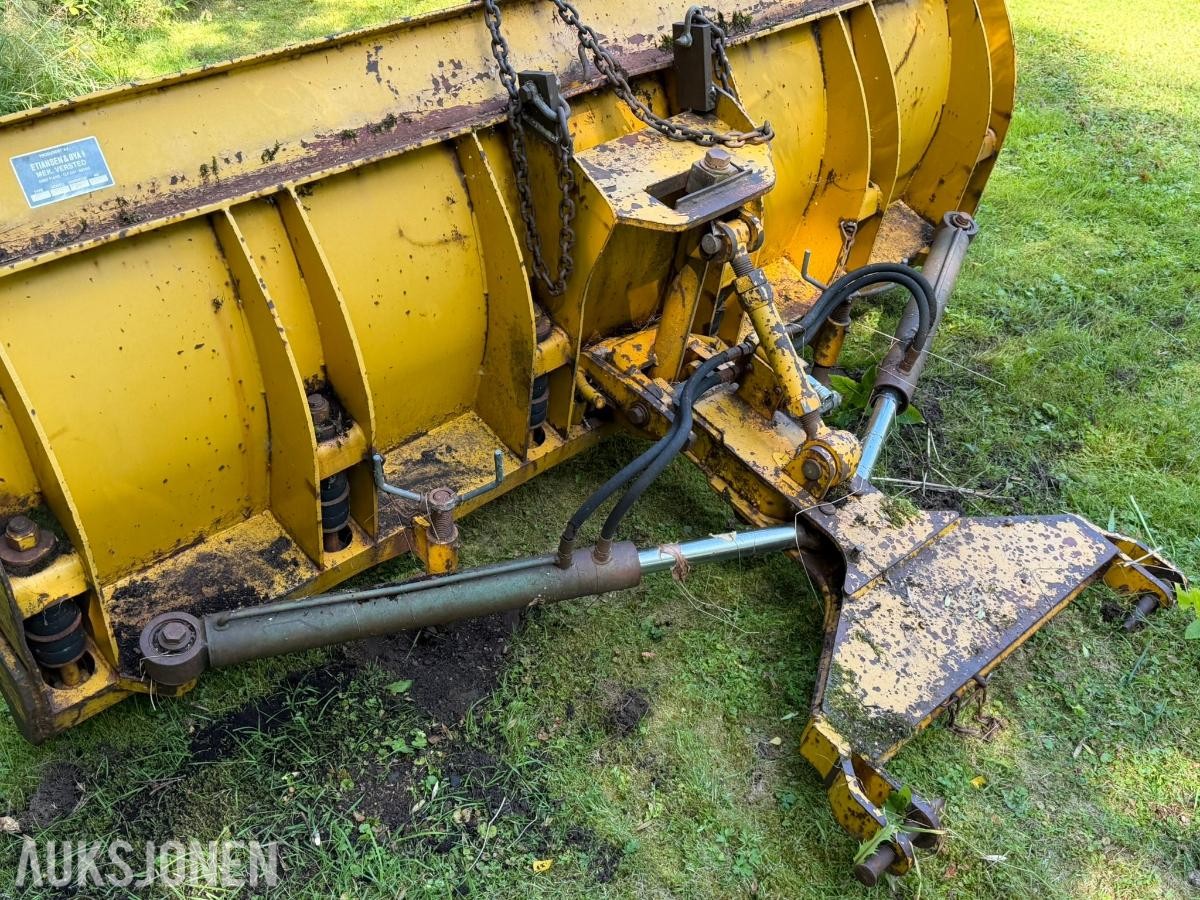 1982 Stiansen & Øya brøyteskjær 2500 med Brøyteramme til traktor