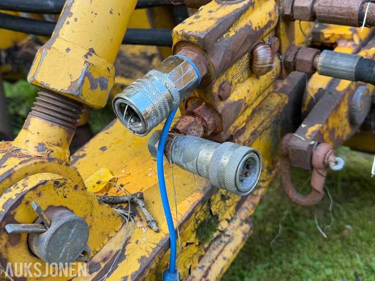 1982 Stiansen & Øya brøyteskjær 2500 med Brøyteramme til traktor