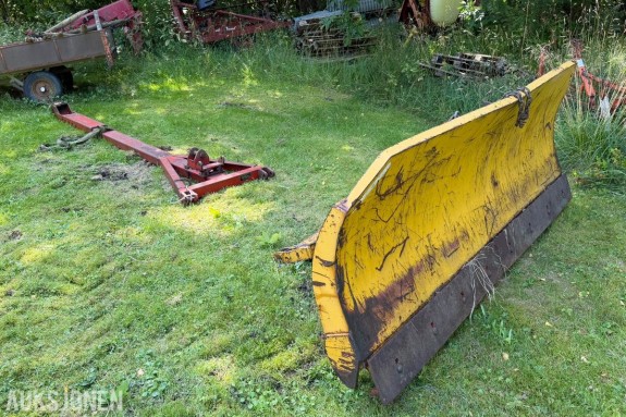 1982 Stiansen & Øya brøyteskjær 2500 med Brøyteramme til traktor