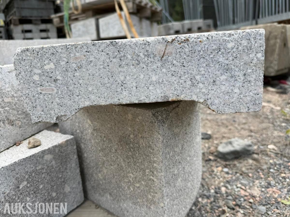 Buede kantstein - Radiestein i grå granitt - Selges samlet