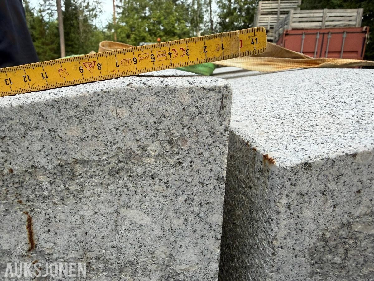 Buede kantstein - Radiestein i grå granitt - Selges samlet