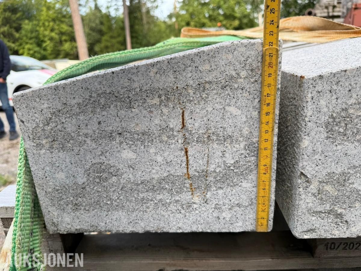 Buede kantstein - Radiestein i grå granitt - Selges samlet