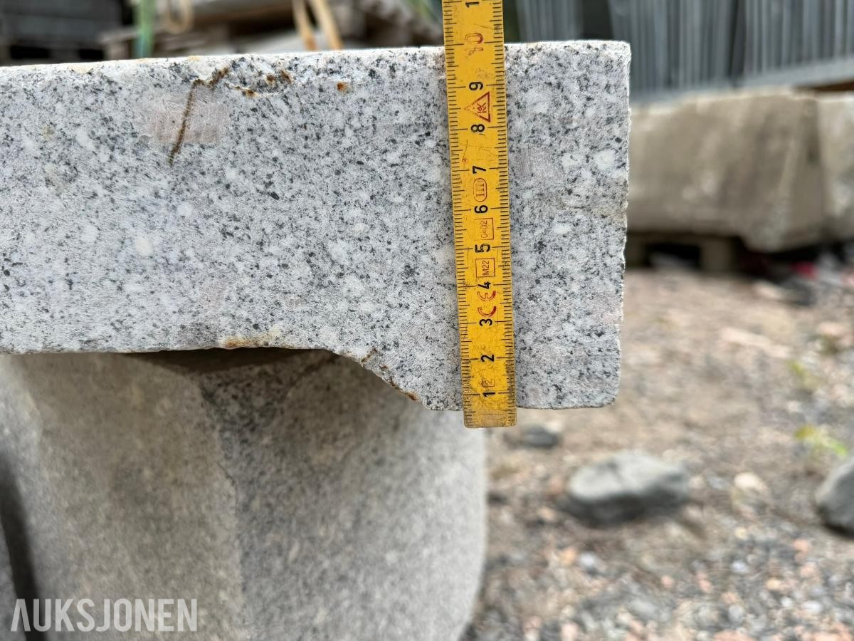 Buede kantstein - Radiestein i grå granitt - Selges samlet