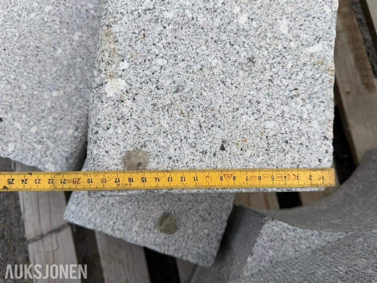 Buede kantstein - Radiestein i grå granitt - Selges samlet