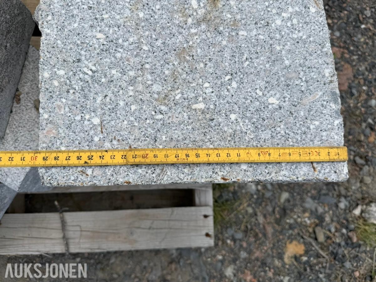 Buede kantstein - Radiestein i grå granitt - Selges samlet