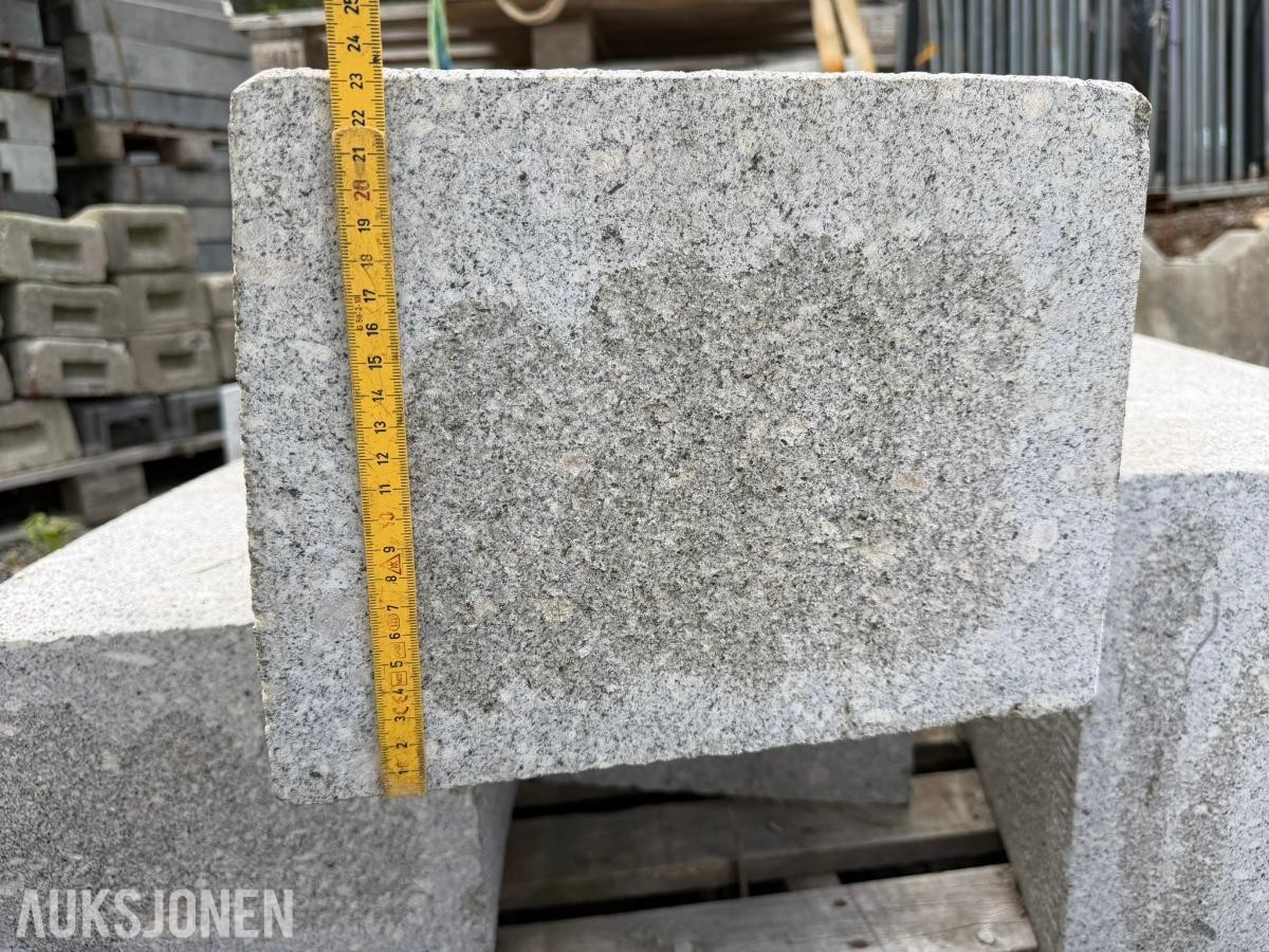 Buede kantstein - Radiestein i grå granitt - Selges samlet