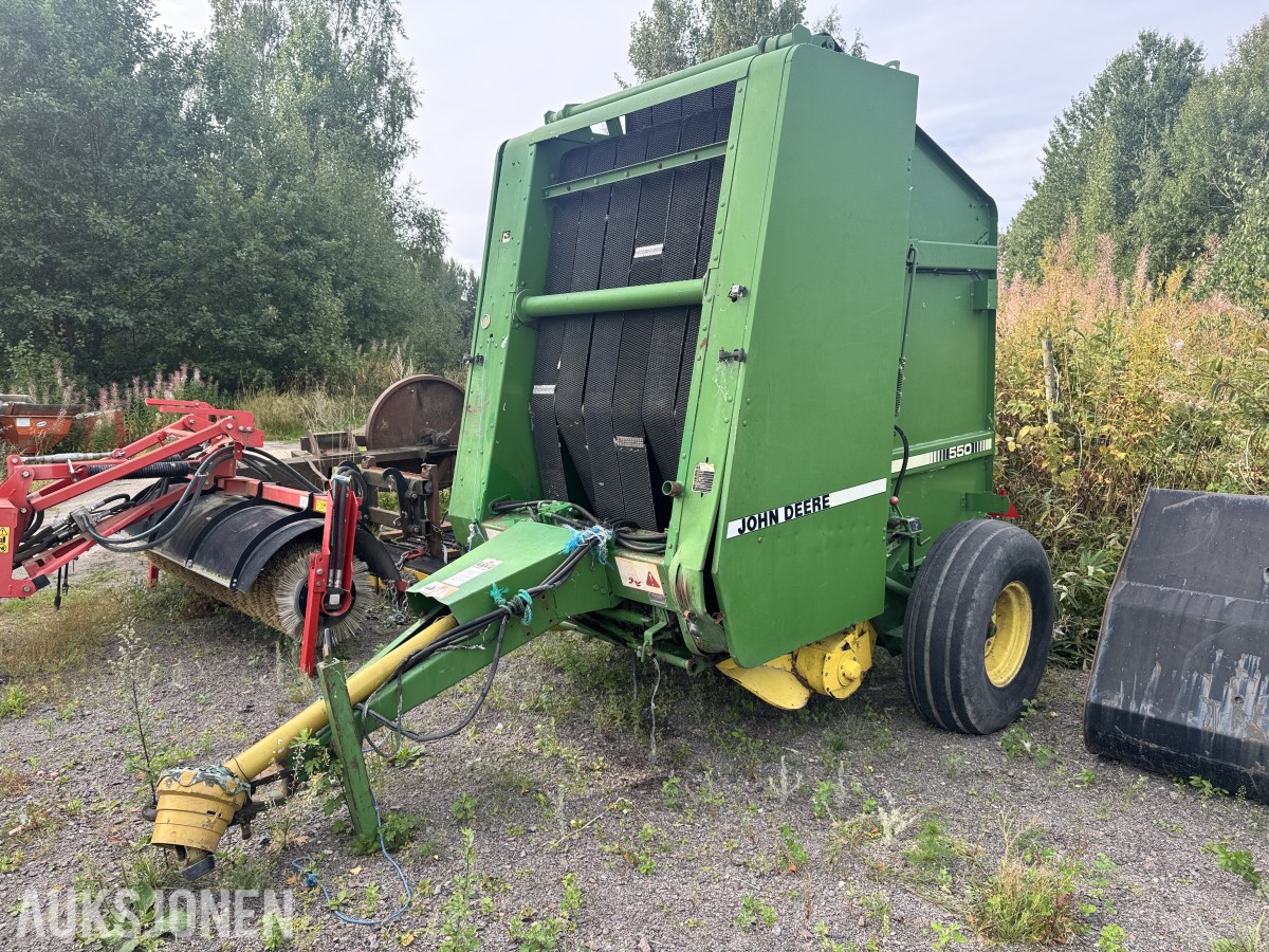 John Deere 550 rundballepresse
