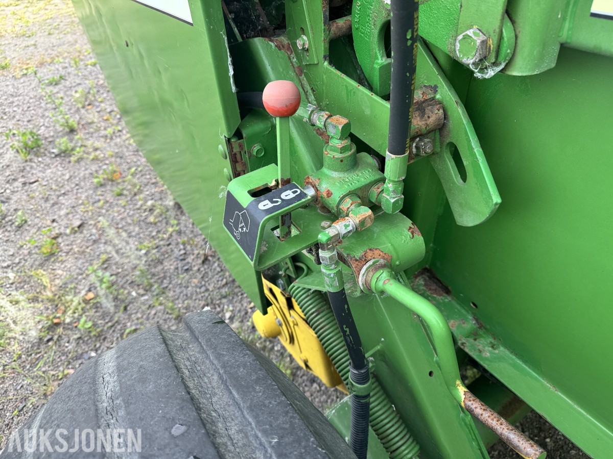 John Deere 550 rundballepresse