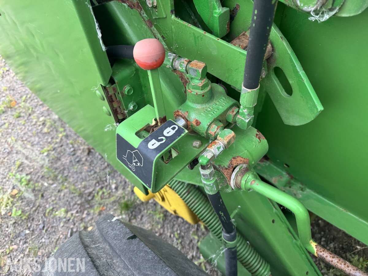 John Deere 550 rundballepresse