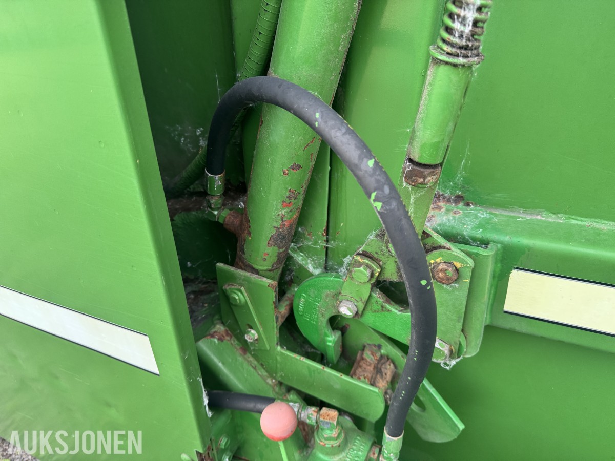 John Deere 550 rundballepresse