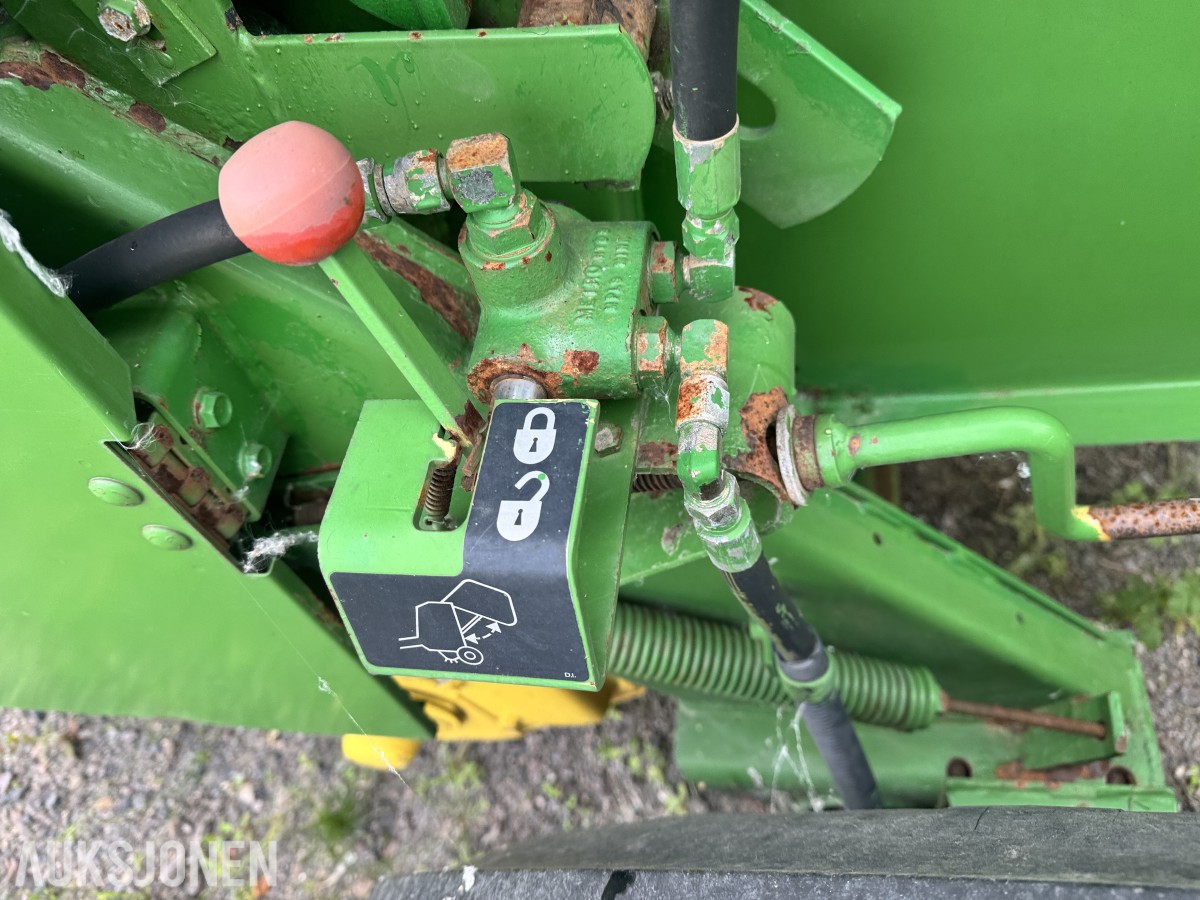 John Deere 550 rundballepresse