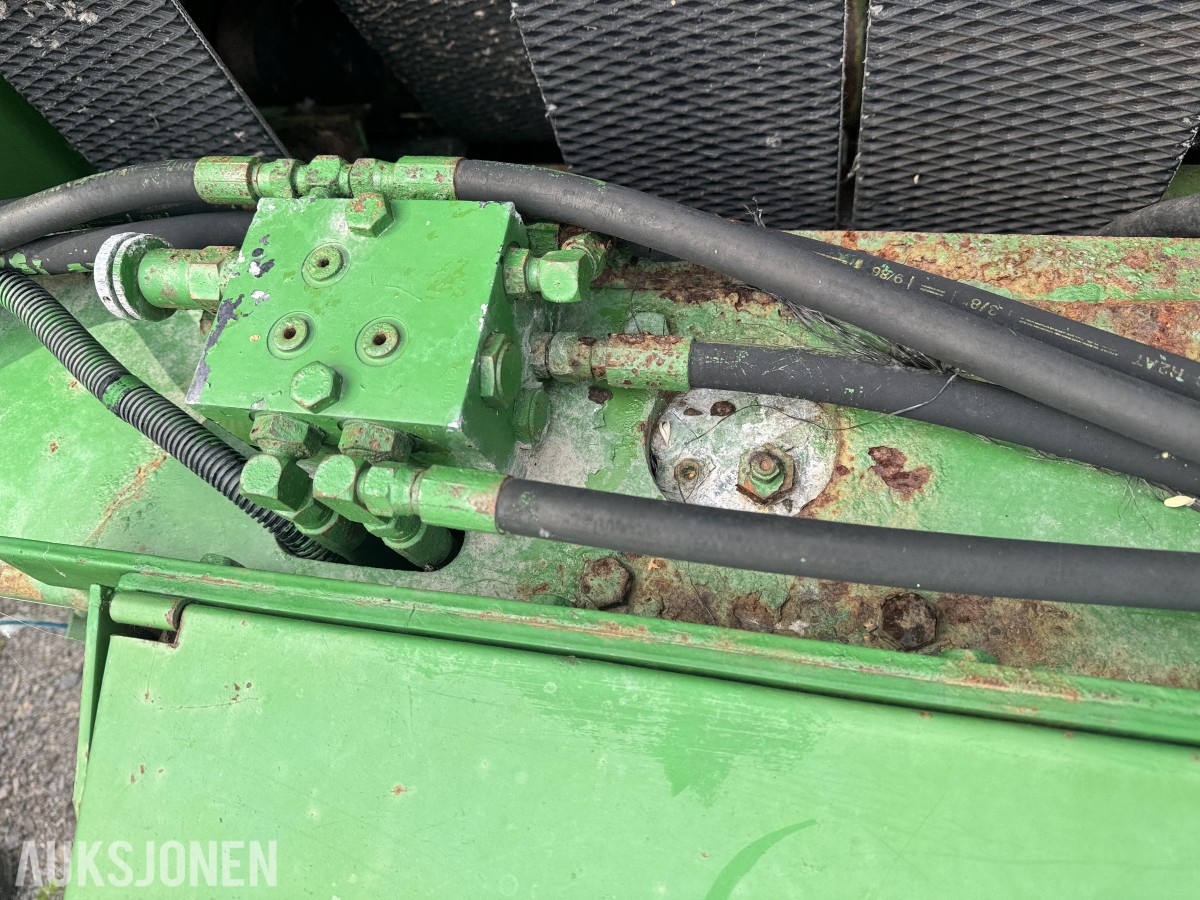 John Deere 550 rundballepresse