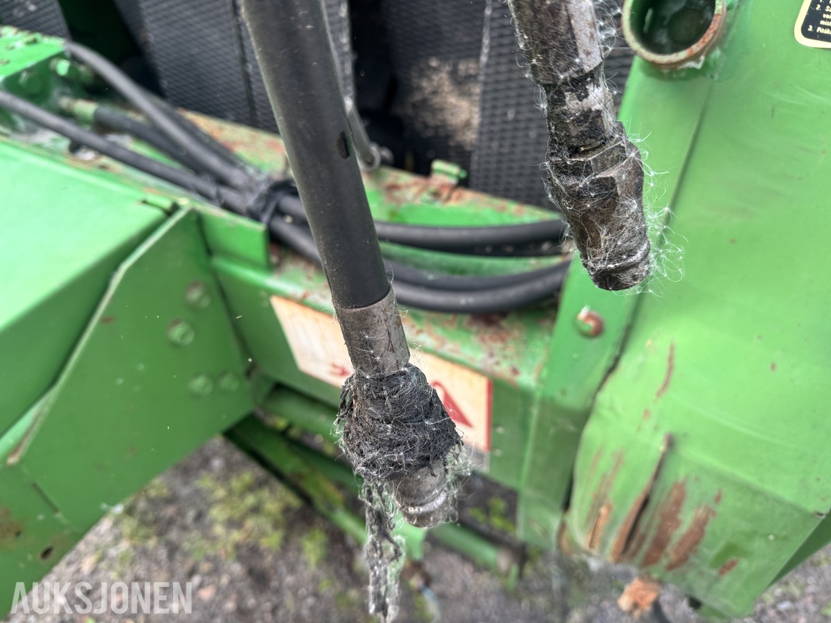 John Deere 550 rundballepresse