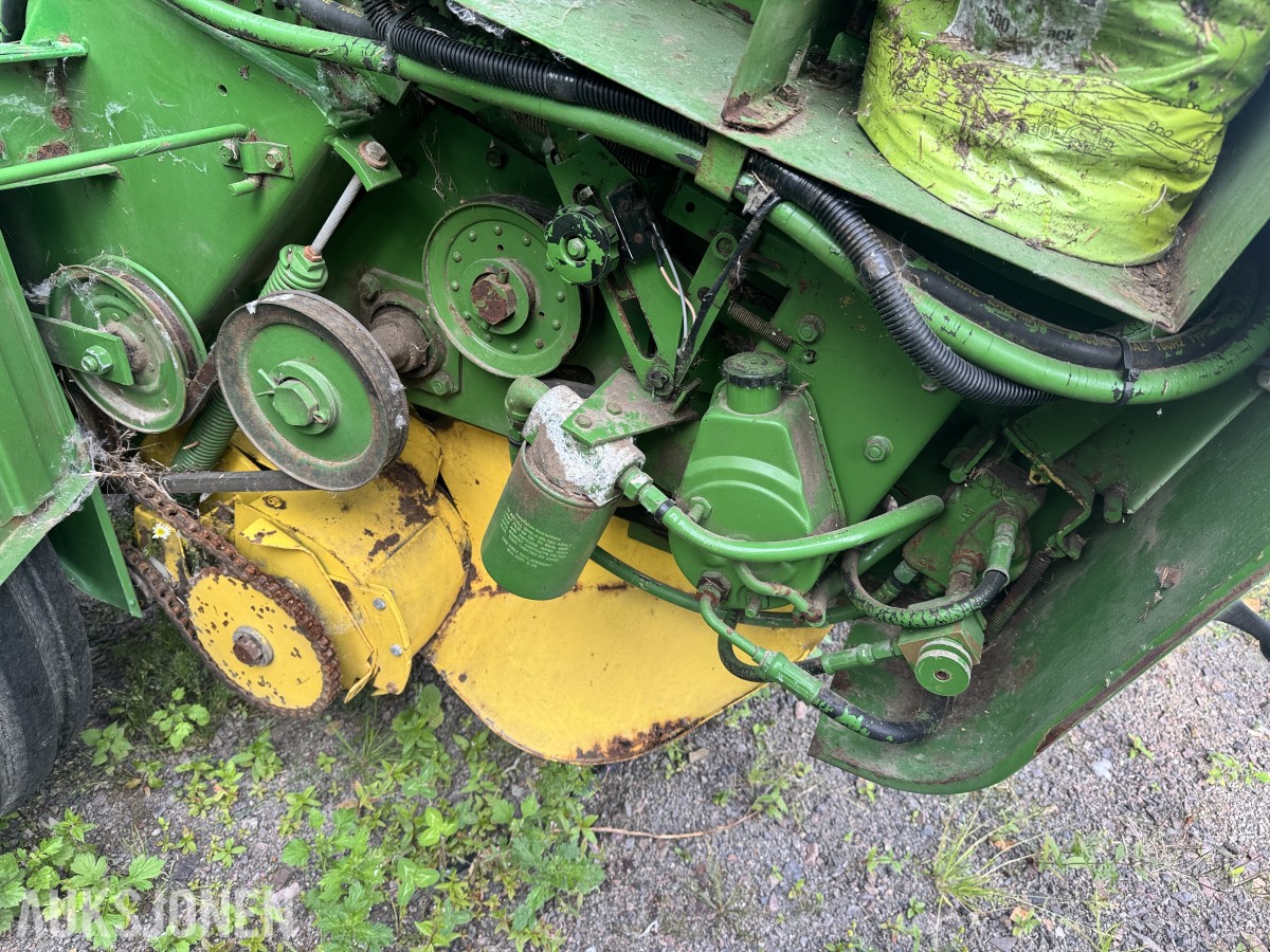 John Deere 550 rundballepresse