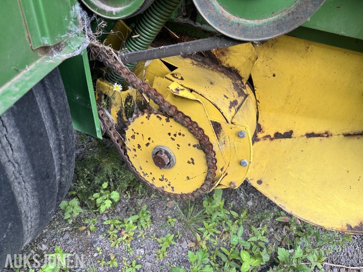 John Deere 550 rundballepresse