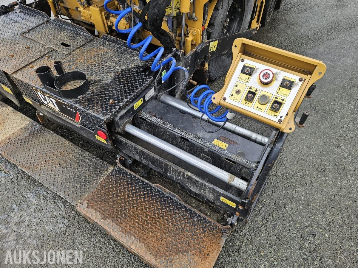 2011 Cat AP-300 asfaltutlegger/paver - 1440T