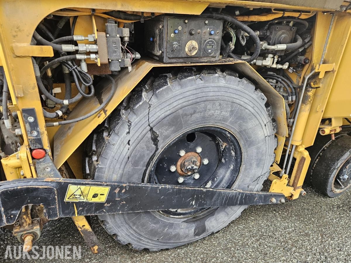 2011 Cat AP-300 asfaltutlegger/paver - 1440T