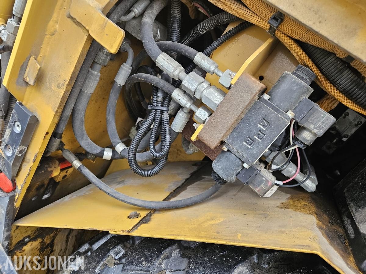 2011 Cat AP-300 asfaltutlegger/paver - 1440T
