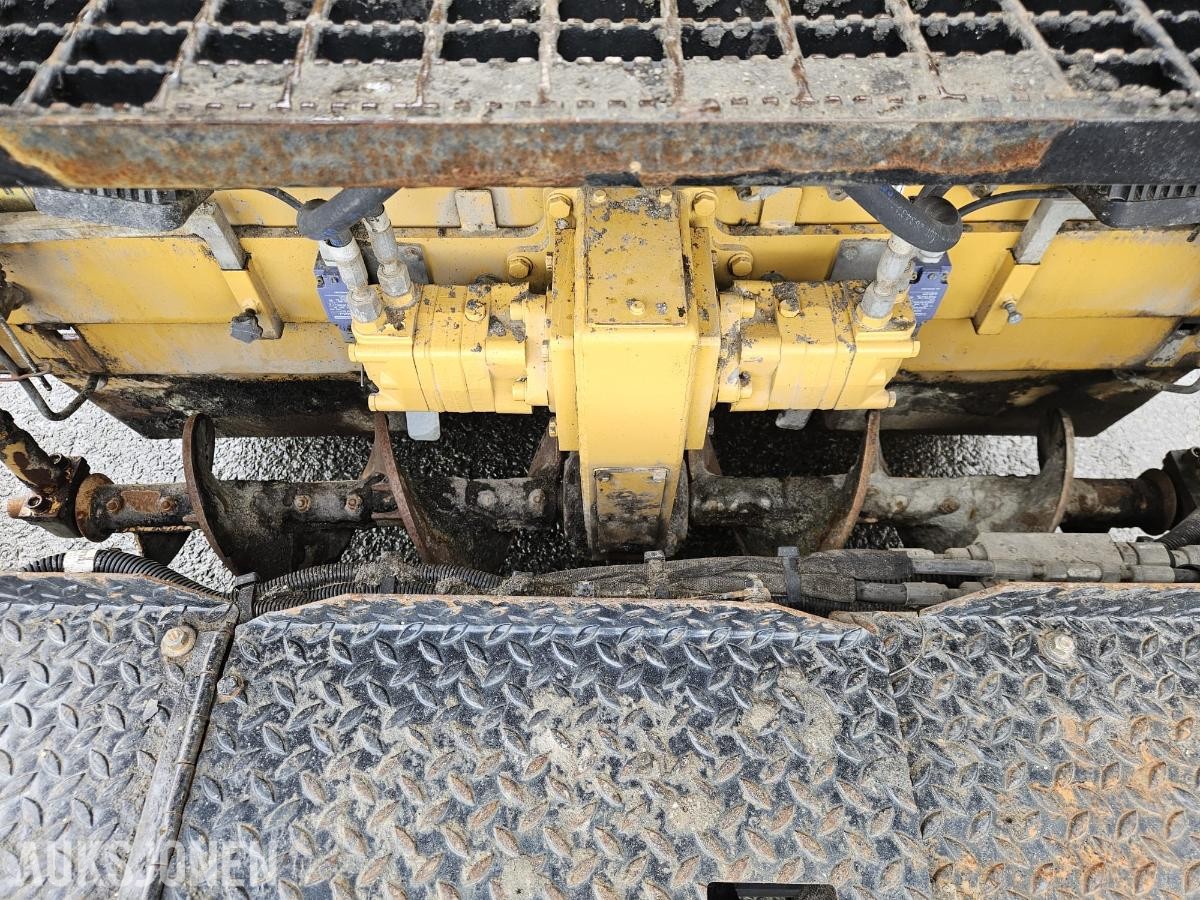 2011 Cat AP-300 asfaltutlegger/paver - 1440T
