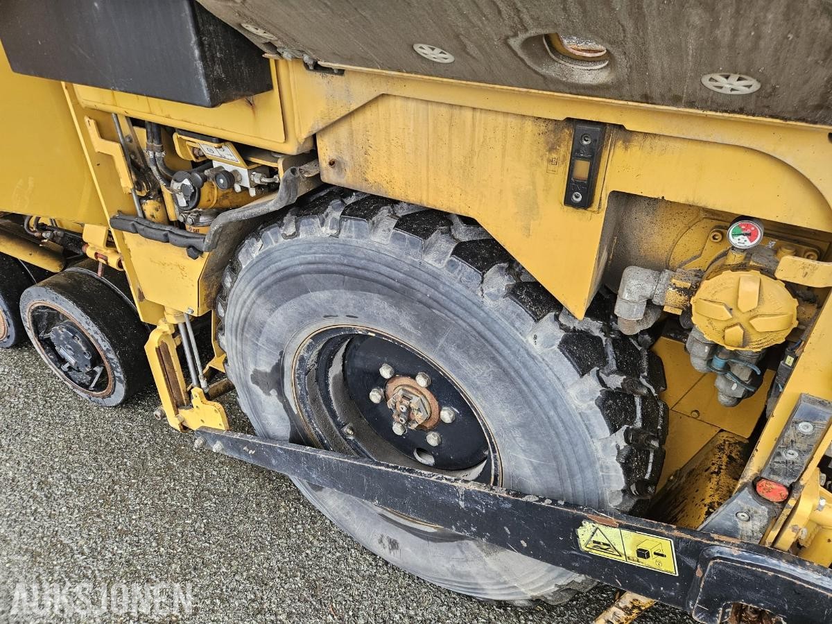 2011 Cat AP-300 asfaltutlegger/paver - 1440T
