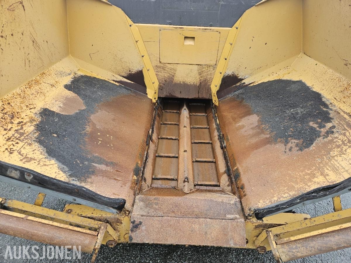 2011 Cat AP-300 asfaltutlegger/paver - 1440T