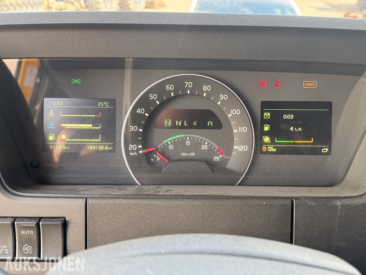 2017 Volvo FMX 540 8X4 - 163 133km