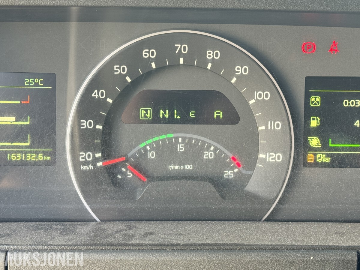2017 Volvo FMX 540 8X4 - 163 133km