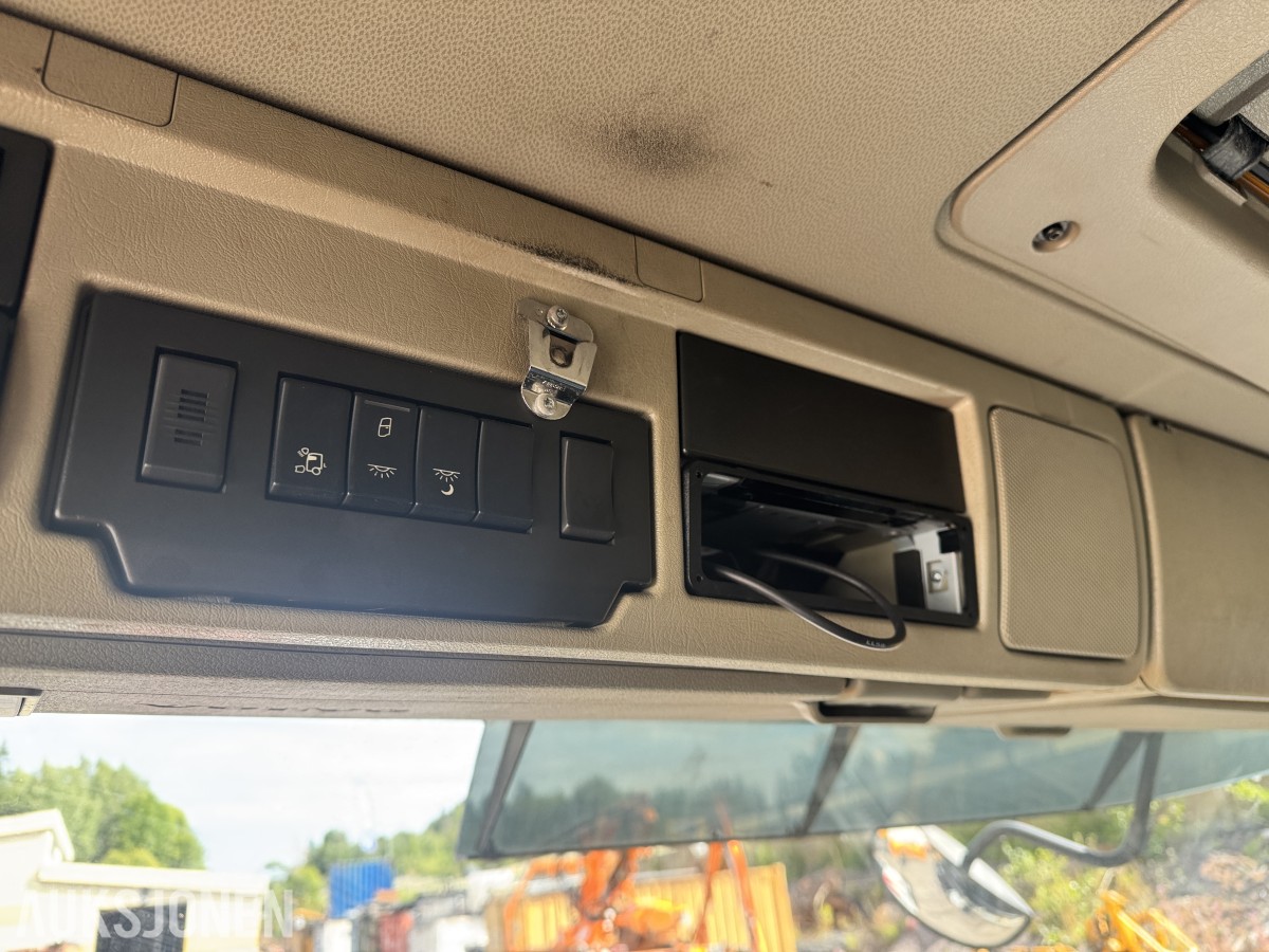 2017 Volvo FMX 540 8X4 - 163 133km