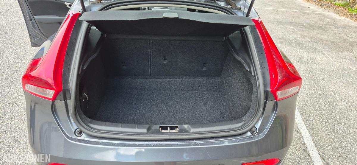 2014 Volvo V40 1.6 Diesel 114hk momentum Automat 51284km Cruisekontroll, Ryggekamera