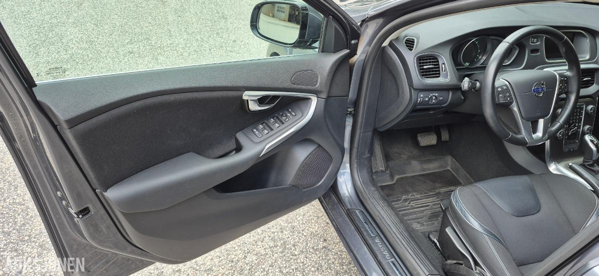 2014 Volvo V40 1.6 Diesel 114hk momentum Automat 51284km Cruisekontroll, Ryggekamera