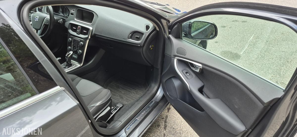 2014 Volvo V40 1.6 Diesel 114hk momentum Automat 51284km Cruisekontroll, Ryggekamera