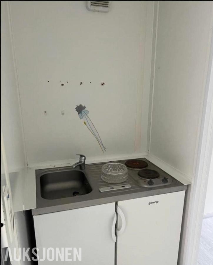 2009 Containex Brakke container med wc/dusj/minikjøkken