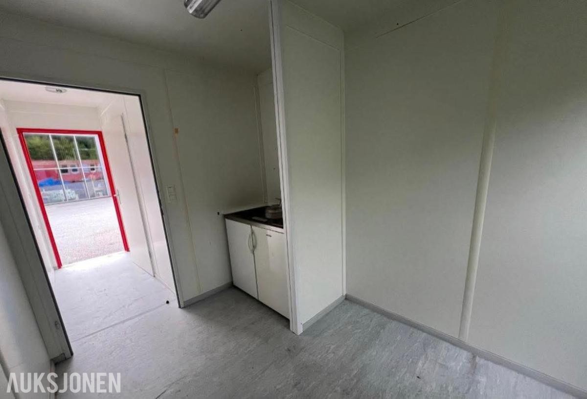 2009 Containex Brakke container med wc/dusj/minikjøkken