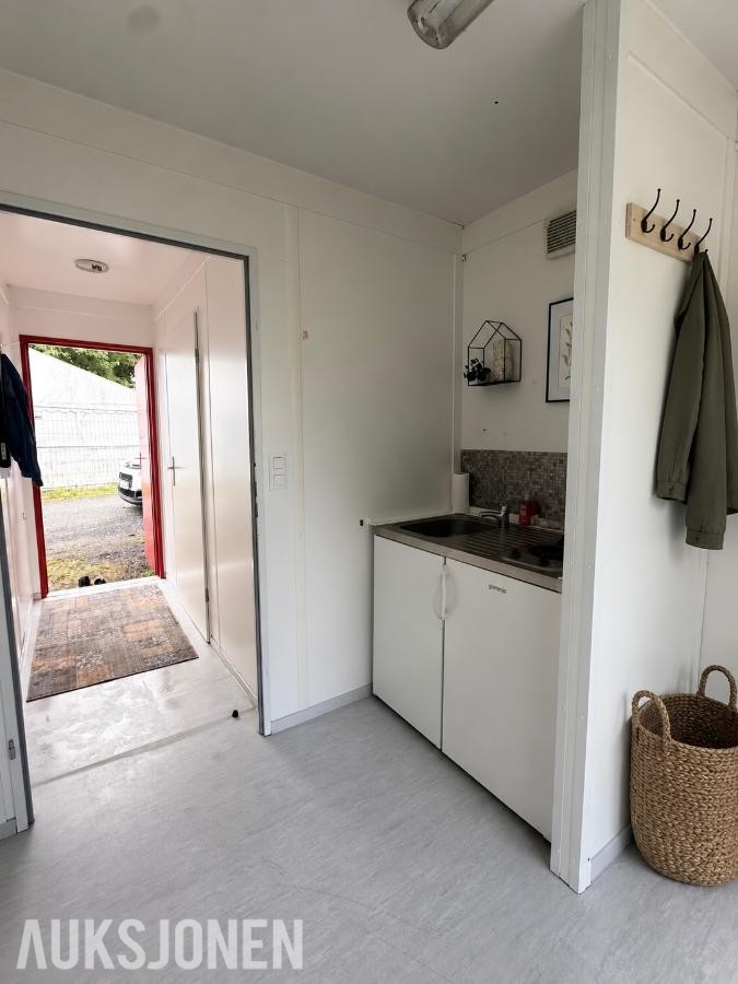 2009 Containex Brakke container med wc/dusj/minikjøkken