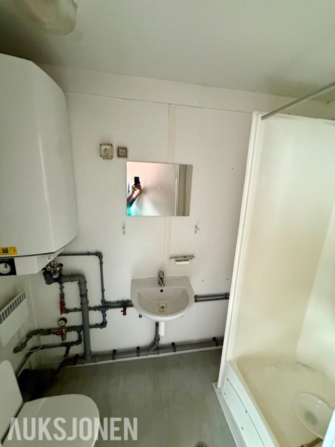 2009 Containex Brakke container med wc/dusj/minikjøkken