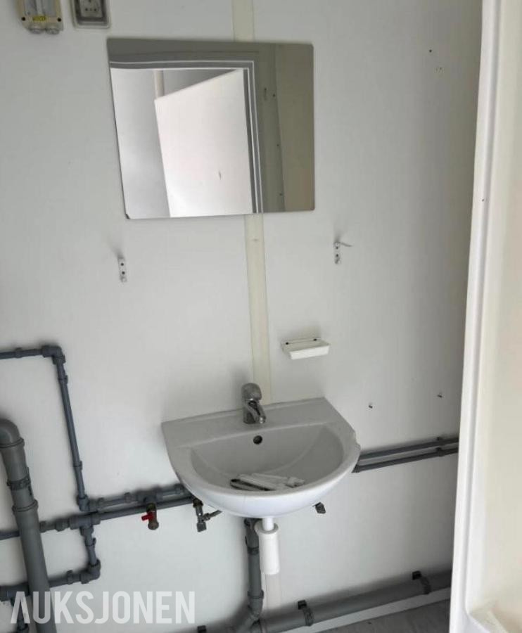 2009 Containex Brakke container med wc/dusj/minikjøkken