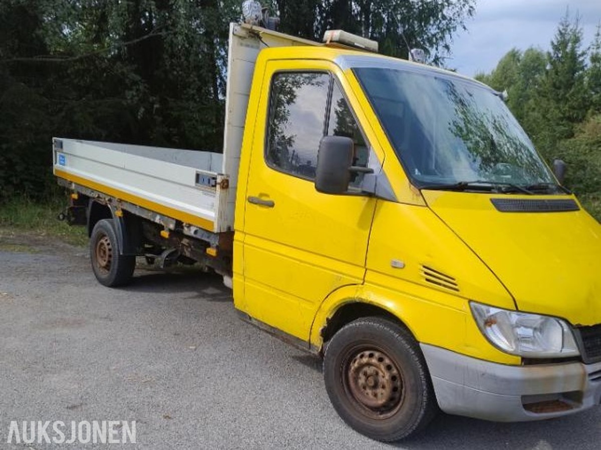 2004 Mercedes-Benz Sprinter Kranbil 311 CDI 2.1 109hk - INGEN MINSTEPRIS