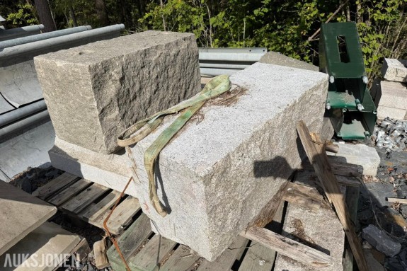 Større granittblokker - varierende størrelser og utførelser