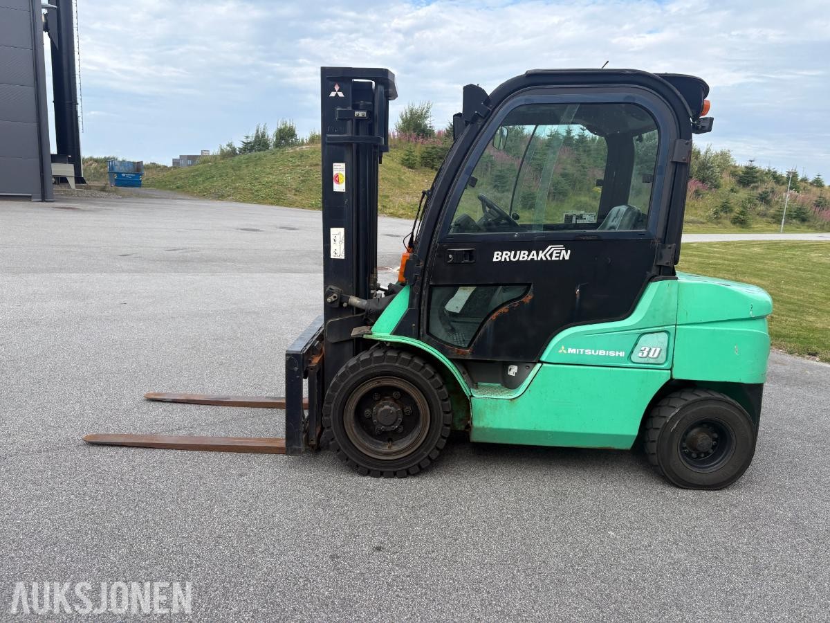 2007 Mitsubishi FD30N Gaffel truck 3055 timer