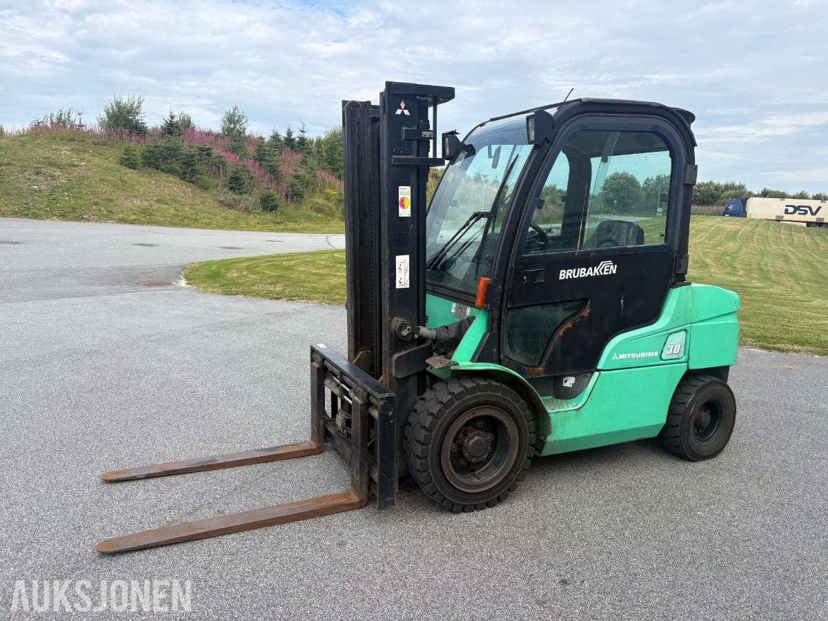 2007 Mitsubishi FD30N Gaffel truck 3055 timer