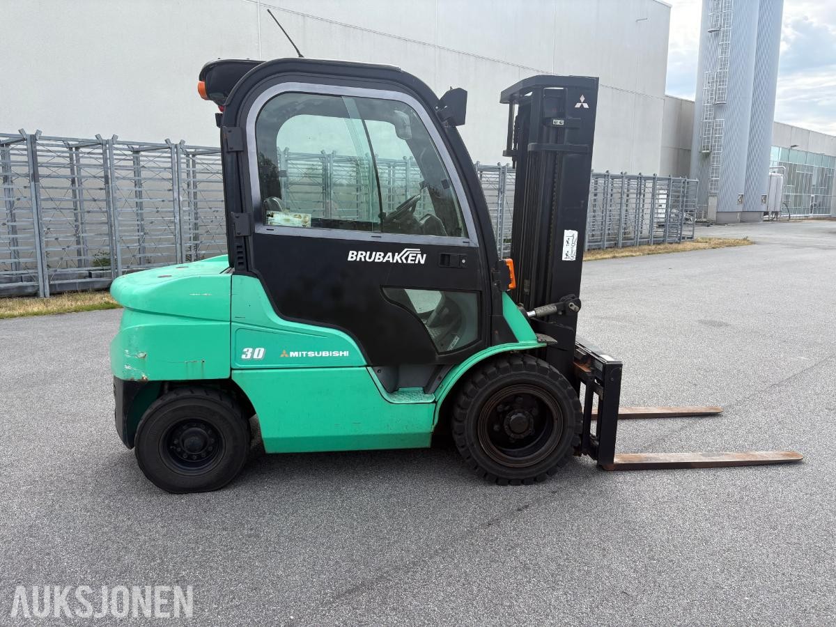 2007 Mitsubishi FD30N Gaffel truck 3055 timer