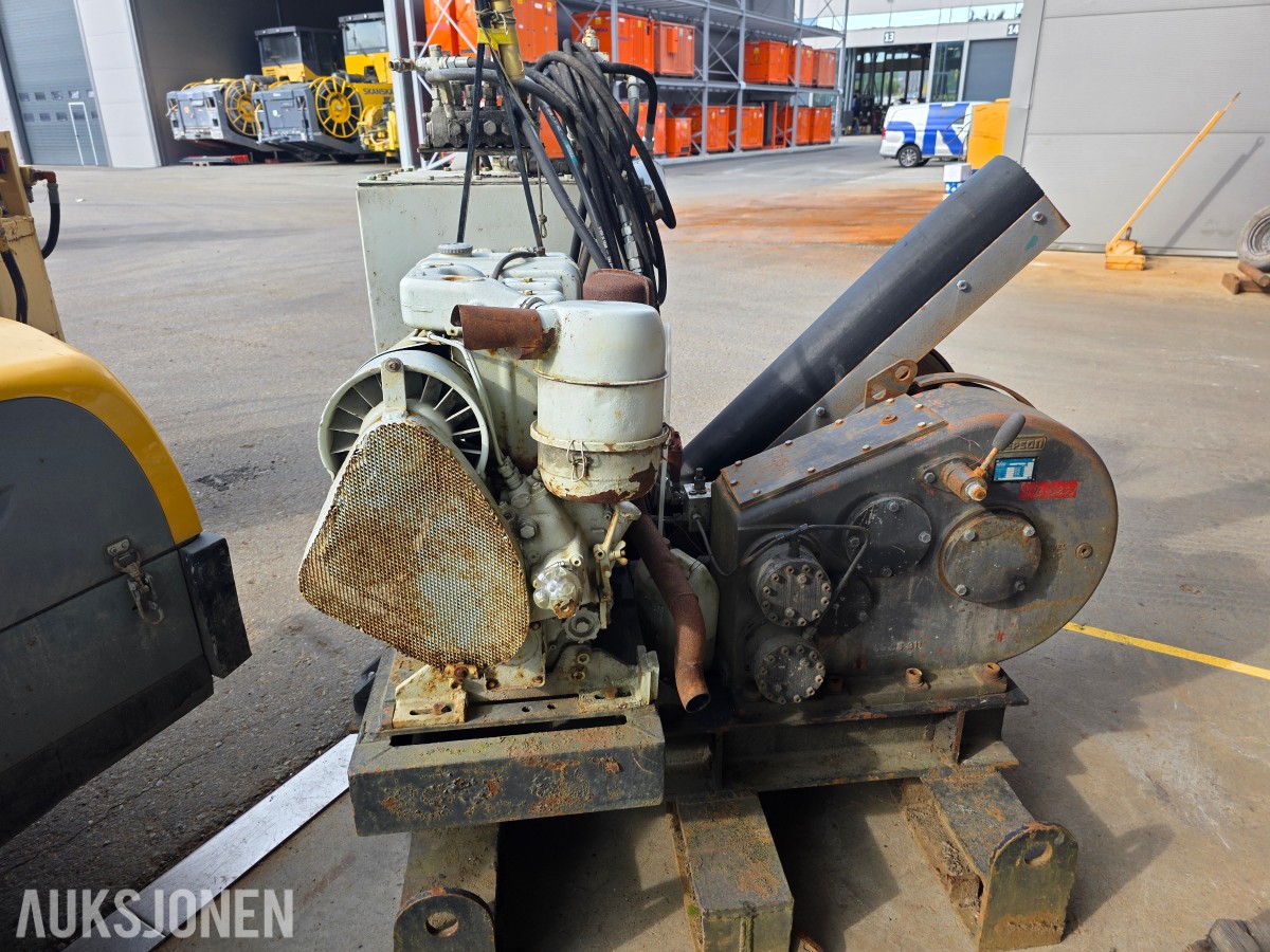 Vinsj med virer motor og hydraulikktank