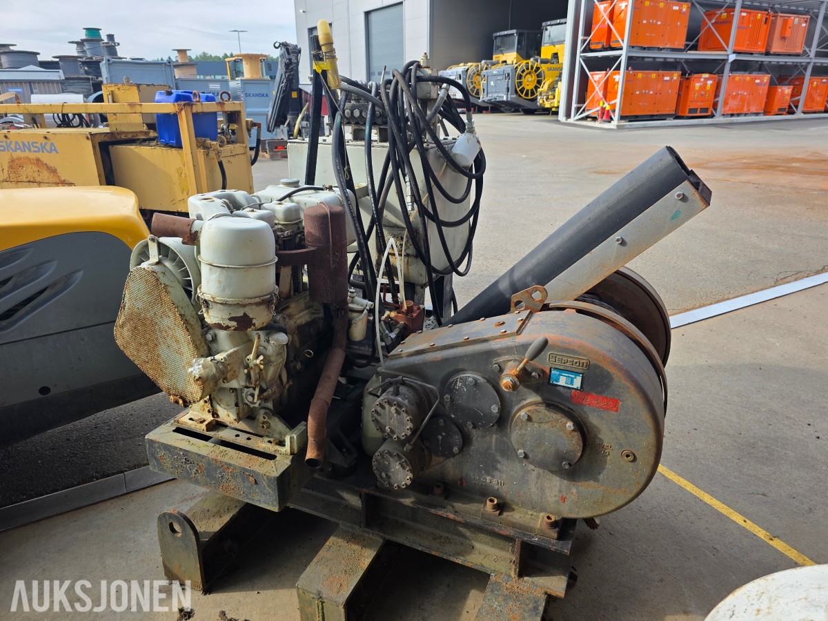 Vinsj med virer motor og hydraulikktank