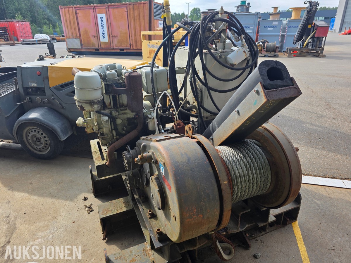 Vinsj med virer motor og hydraulikktank