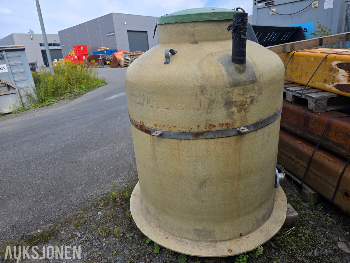 Glassfiber tank med lokk