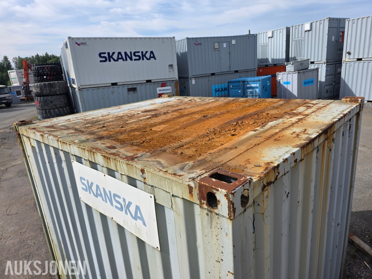 Container med innlagt strøm