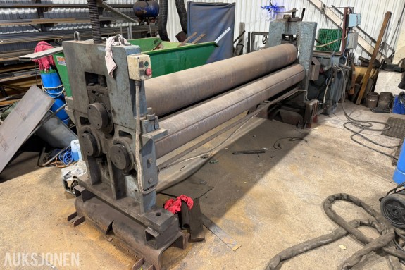 Kraftig 3-vals platevalse ca. 3 meter – elektrisk / reimdrift – ca. 4 tonn